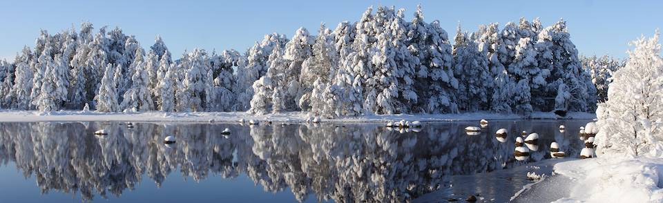 Loch Morlich in winter <span class='photocredit'>Photo: Neil Wakeling / inspirationalimage.co.uk</span>